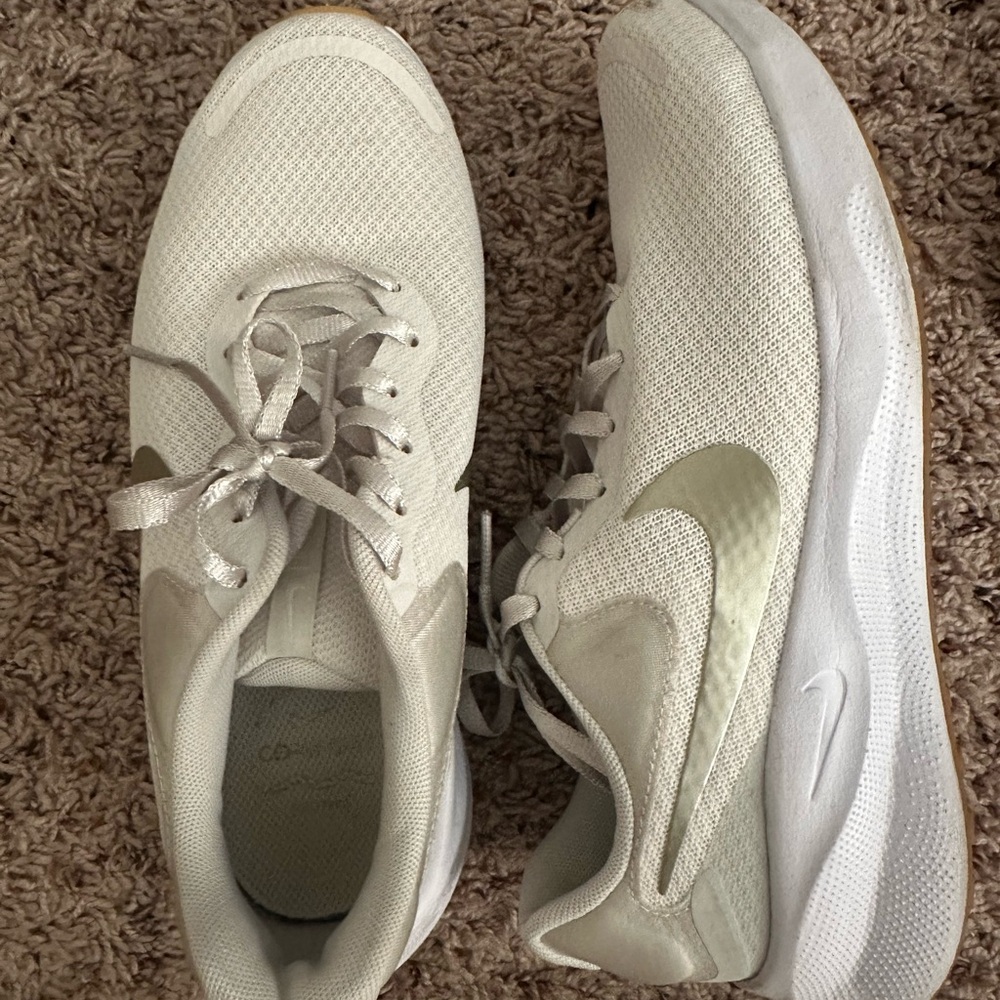 Nike Cream Sneakers Classic Minimalist Design